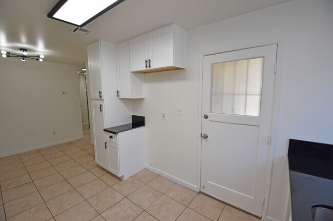 Building Photo - 4003-4003 Westporter Dr