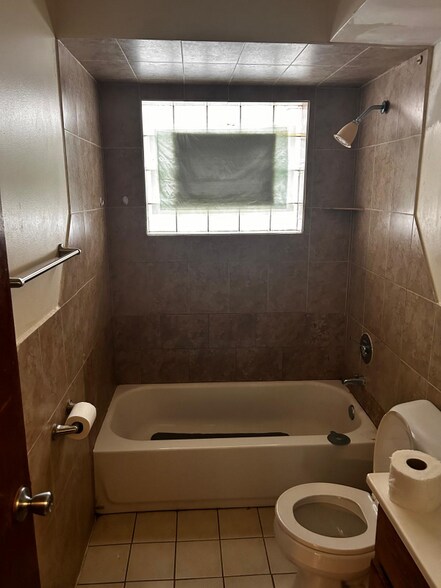 Building Photo - 402 Madison Ave