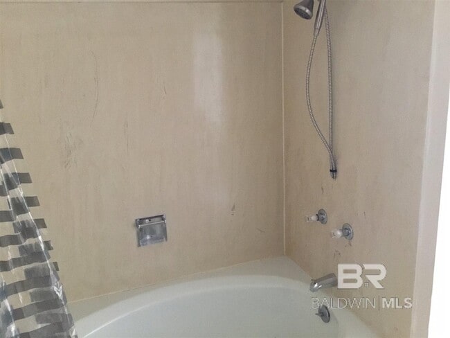 Building Photo - 2065 Sea Cliff Dr N