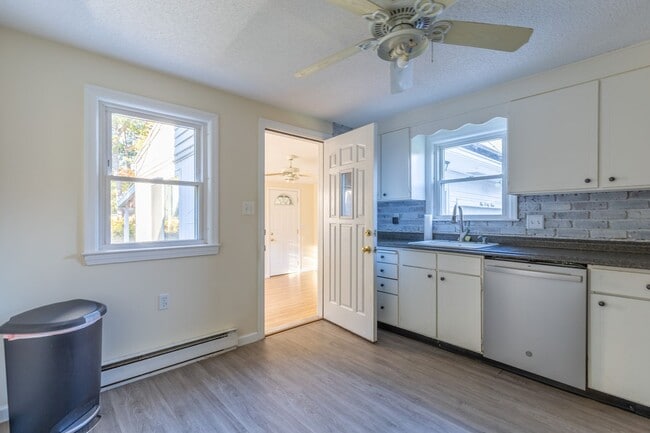 Building Photo - Charming 3-Bedroom Home with Solar Panels ...