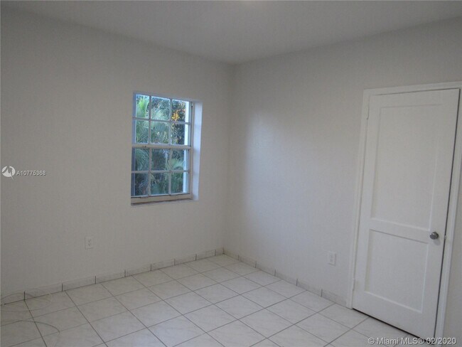 Building Photo - 6218 SW 21st St