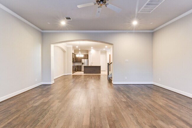 Building Photo - Beautiful Home Right on Durham Drive!