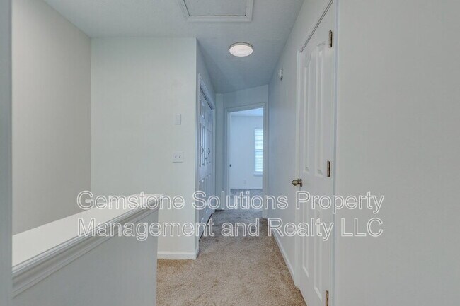 Building Photo - 1303 Vermont Ct