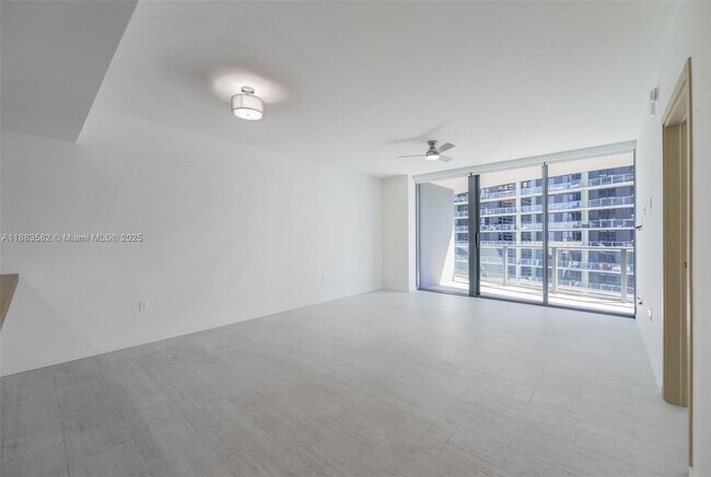 Building Photo - 1000 Brickell Plaza