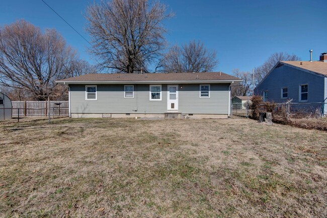 Building Photo - Affordable 2-Bed, 1-Bath Home with Garage ...