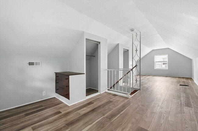 Building Photo - 3010 Woodbine Pl