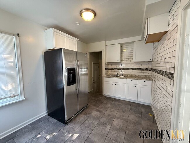 Building Photo - Eastside Remodeled 3 bedroom home near 8 M...