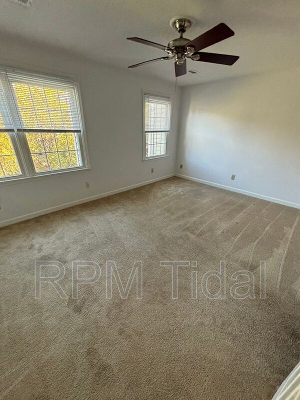 Building Photo - 610 Guy Ln