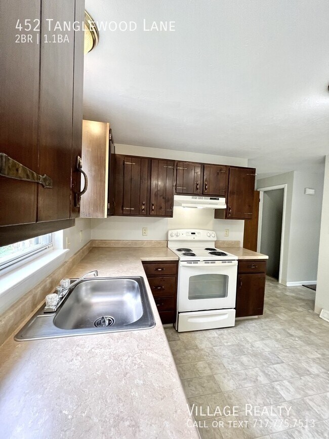 Building Photo - 452 Tanglewood Ln