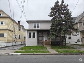 Building Photo - 372 Mansion St
