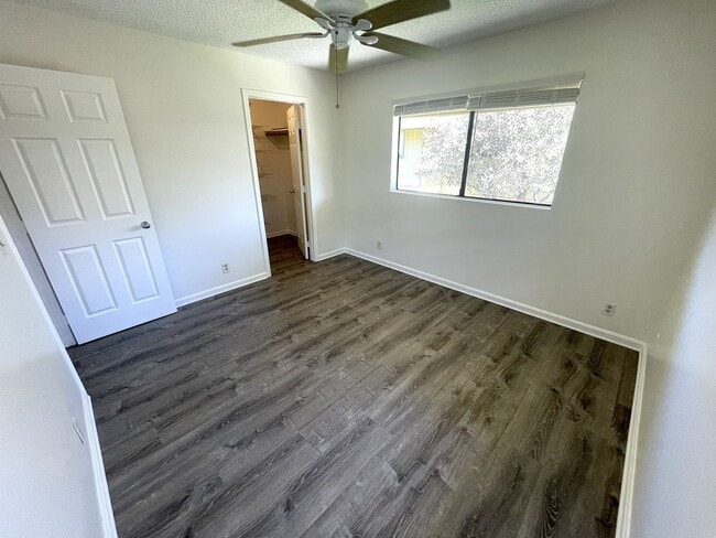 Building Photo - Maui Gardens Unfurnished 1BR/1BA End Unit Available