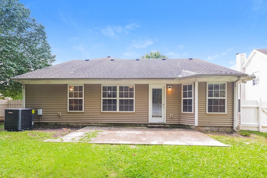 Building Photo - 3304 Tourmaline Dr