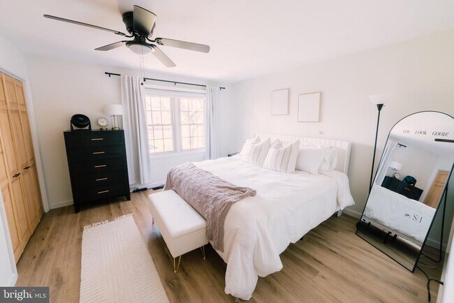 Building Photo - 126 Albemarle Dr