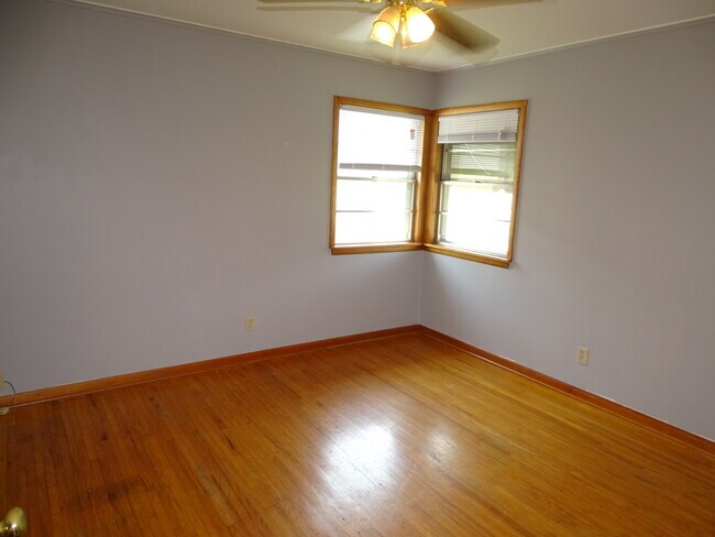 Building Photo - 4829 S Lawton Ave