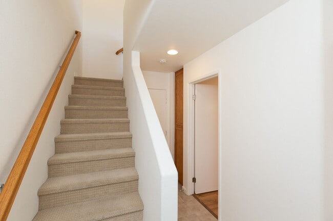 Building Photo - 3 Bed, 2 Bath Townhome in Carlsbad