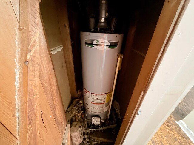 Building Photo - Charming Memphis Home with Spacious Yard – Move-In Special!