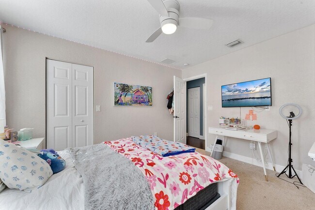 Building Photo - 9173 Delemar Ct