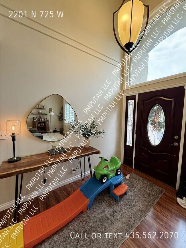 Building Photo - 2201 N 725 W