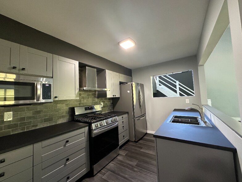 Building Photo - 66 Andover Pl