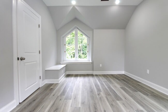 Building Photo - 5925-31 Devon Pl