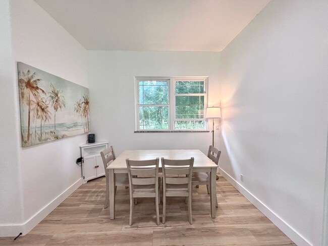 Building Photo - Peaceful 2.5-Acre Retreat | Furnished Mid-Term Rental