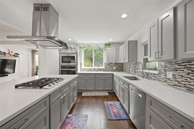 Building Photo - 4019 Blue Bonnet Blvd