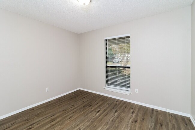 Building Photo - 19 Atlanta Ct