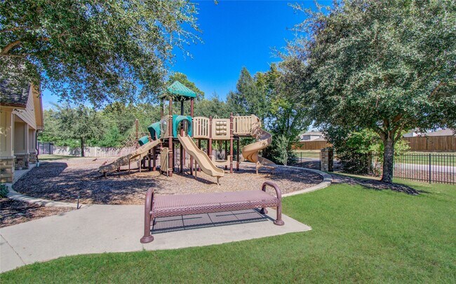 Building Photo - 7631 Willow School Dr