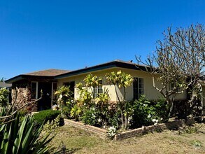 Building Photo - 3bd 2ba + Office Space