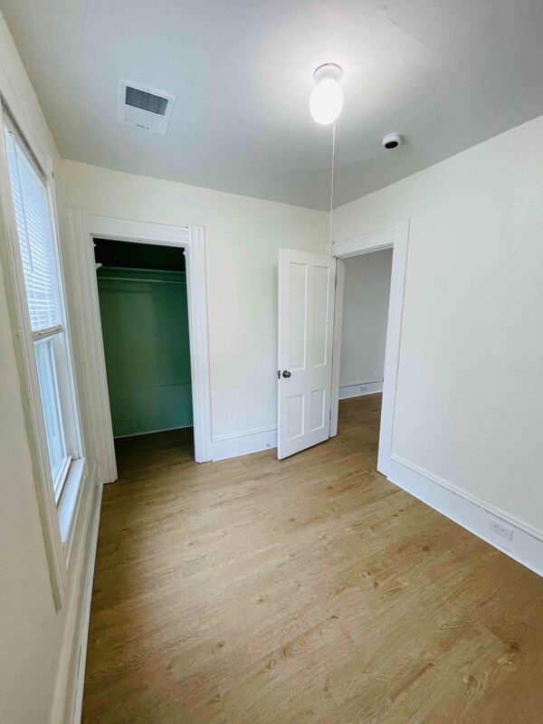 Building Photo - 2051 W 45th St