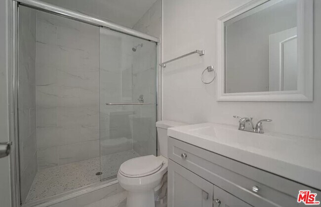 Building Photo - 204 E 29th St
