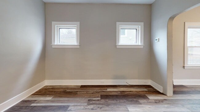 Building Photo - Edgewater Neighborhood - 3 bedroom - 2 Bat...