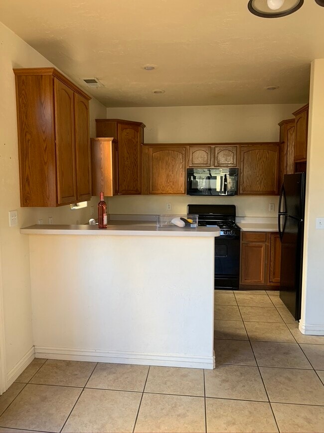 Building Photo - 1461 E Turney Dr