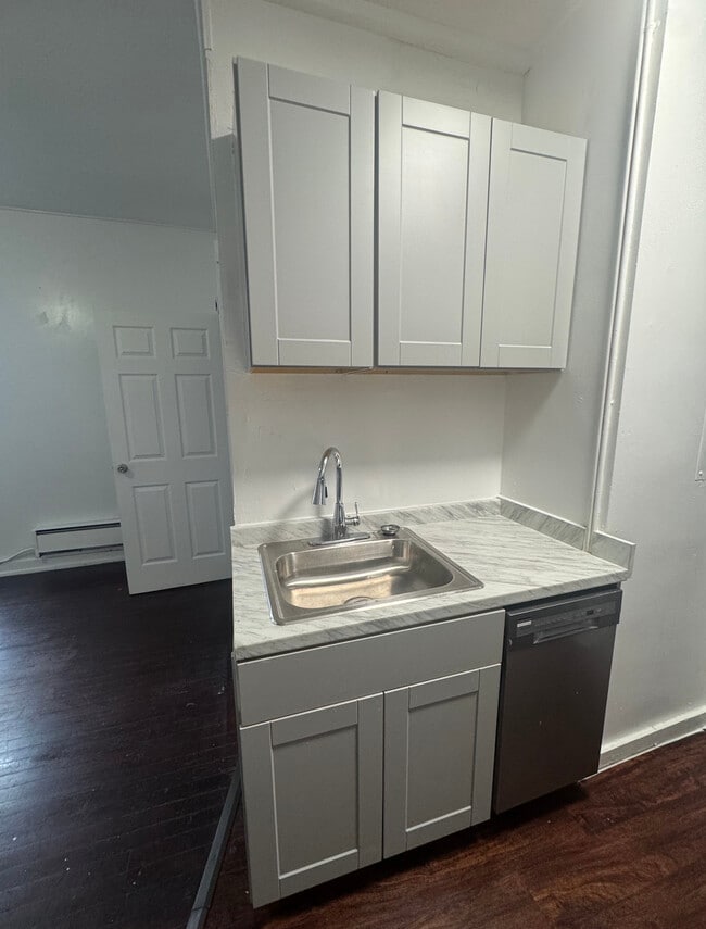 Building Photo - 800 Cathedral St