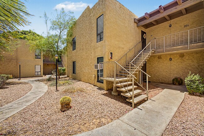 Building Photo - 4950 N Miller Rd