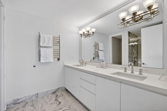 Building Photo - 612 Bayshore Dr