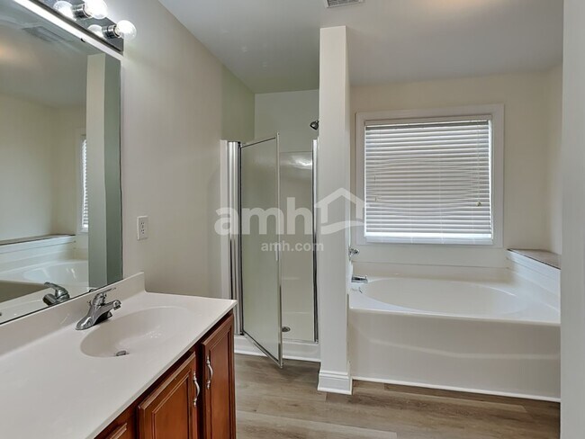 Building Photo - 1013 Triple Crown Dr