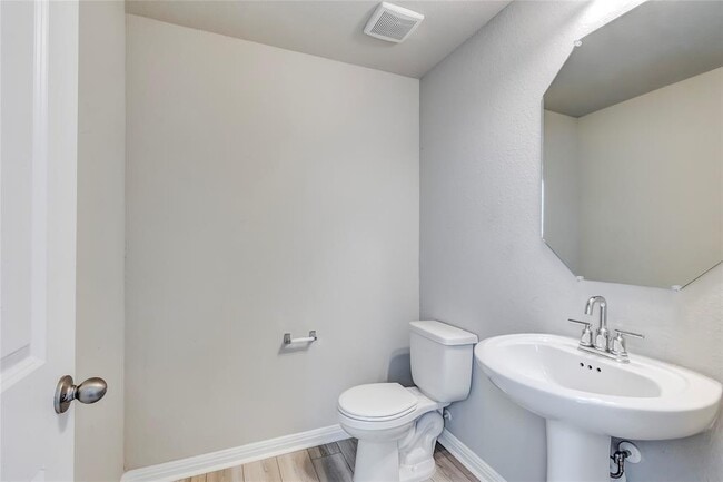 Building Photo - 218 Glass Mountains Wy