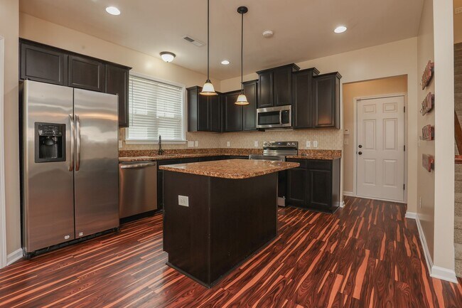 Building Photo - The Landing at Mill Creek community!  Washer / Dryer included