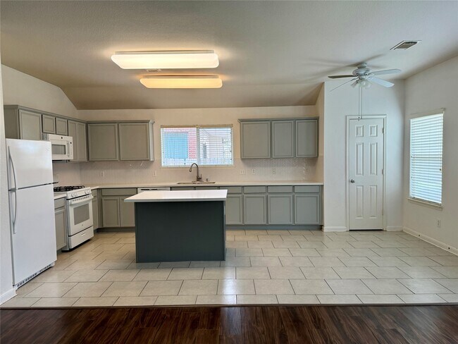 Building Photo - 2210 Tremont Trail Ln