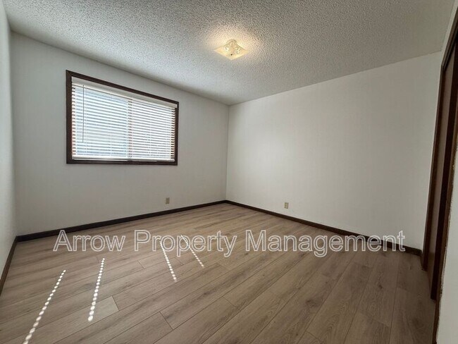Building Photo - 4236 Huntington Ave