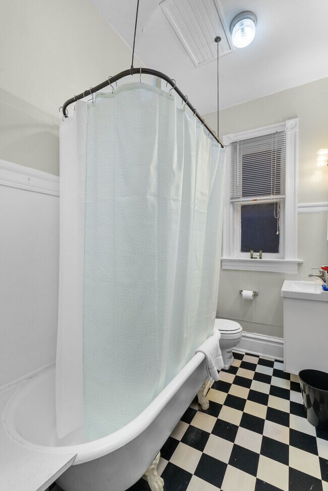 Building Photo - 2819 Shenandoah Ave