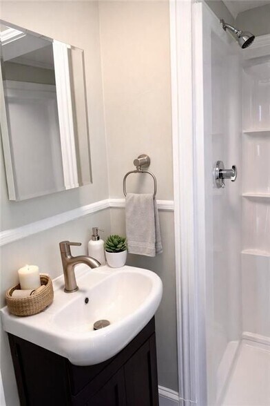 Building Photo - 123 Cottage St.