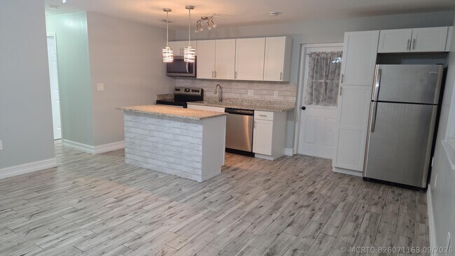 Building Photo - 3643 Betty Ann Ct W