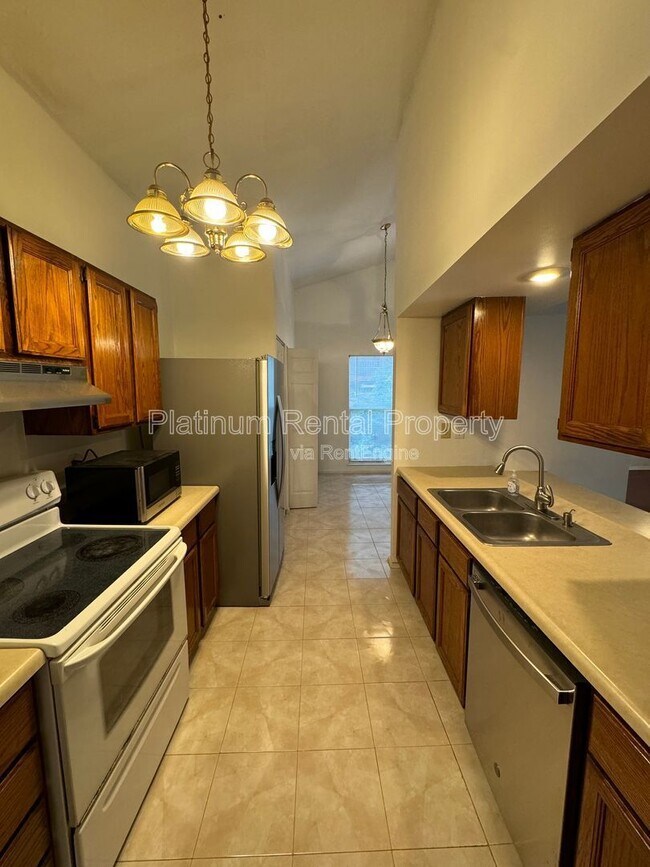 Building Photo - 1295 Taylor Oaks Dr