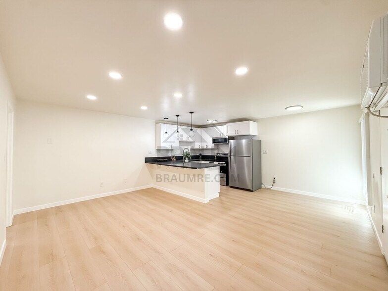 Building Photo - 5611 Fulcher Ave