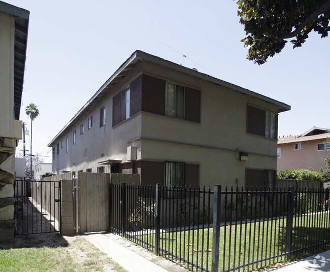 Building Photo - 319 N. Rose St