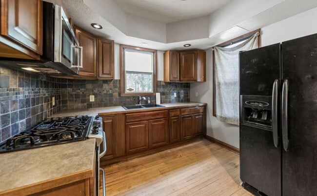 Building Photo - 311 E 31st St