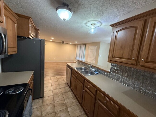 Building Photo - Home for Rent in Benton