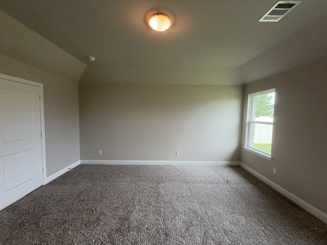 Building Photo - 612 Amenduni Ln